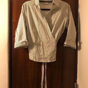 2x30 ❤️🔥 NWOT White and black wrap around top. 2x30 ❤️🔥